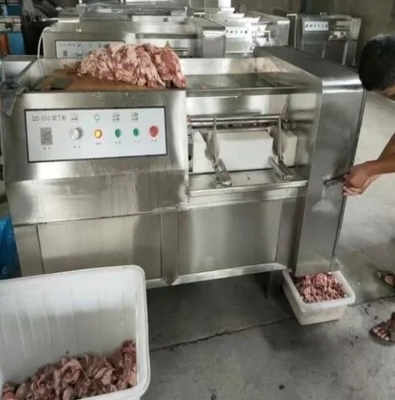 육류 큐브 Dicer와 함께 산업 냉동 치킨 큐브 커터 자동 등급 자동