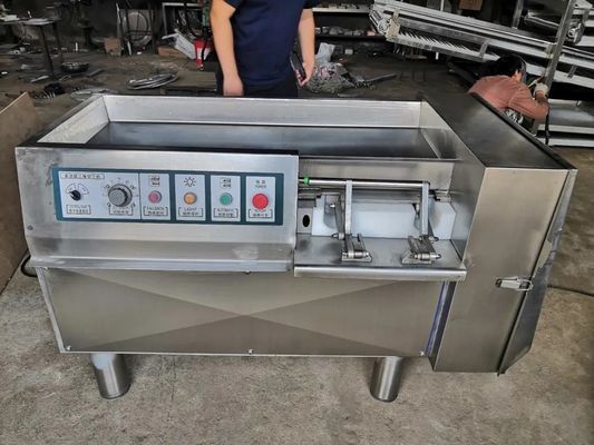 500kg 용량 냉동 돼지고기 절단기 신선한 고기 큐브 절단기
